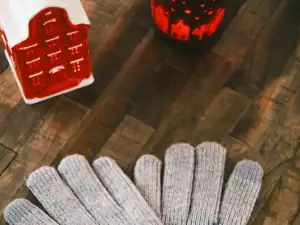 Pair of knitted work gloves