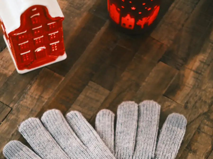 Pair of knitted work gloves