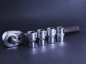 Ratchet handle with a set of sockets