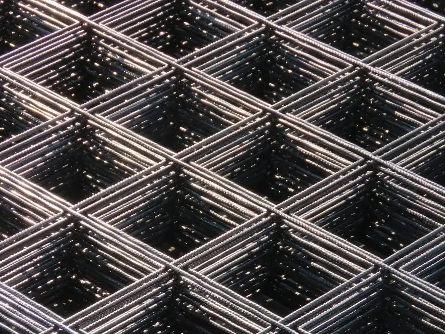 Stacked welded wire mesh panels